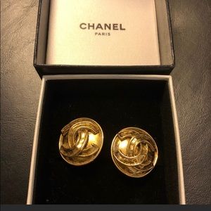 Authentic Vintage Chanel Clip-on earrings